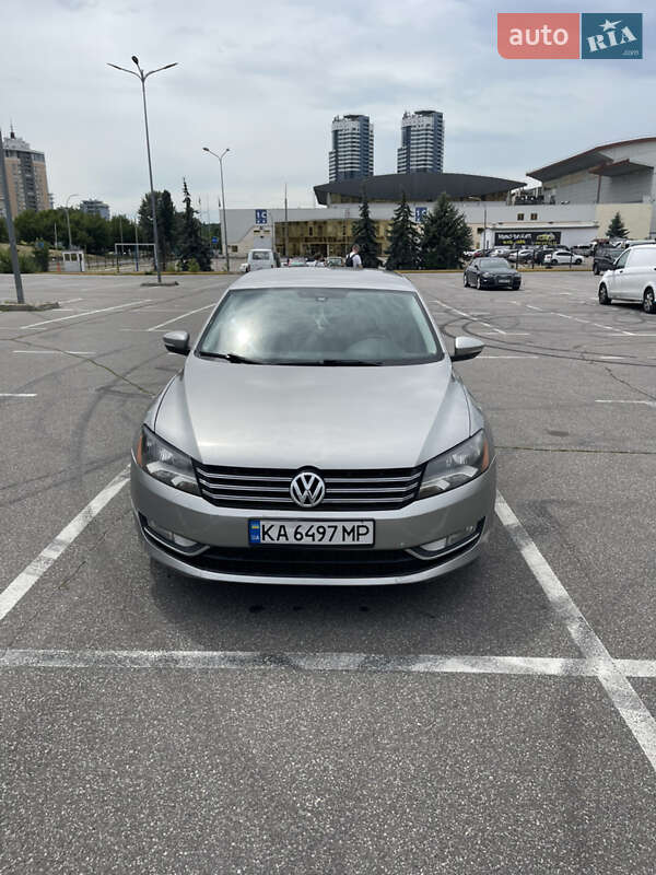 Седан Volkswagen Passat 2013 в Києві