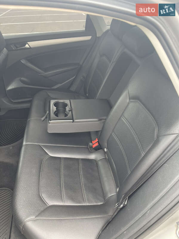 Седан Volkswagen Passat 2013 в Києві