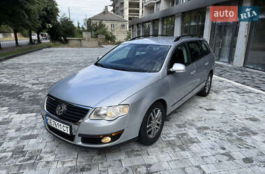 Універсал Volkswagen Passat 2010 в Чернівцях