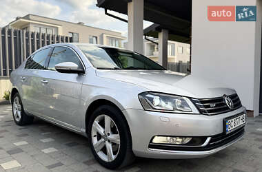 Седан Volkswagen Passat 2011 в Львове