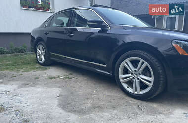 Седан Volkswagen Passat 2015 в Львове