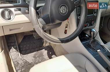 Седан Volkswagen Passat 2014 в Луцьку