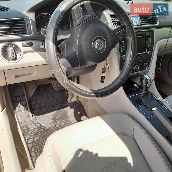 Седан Volkswagen Passat 2014 в Луцке