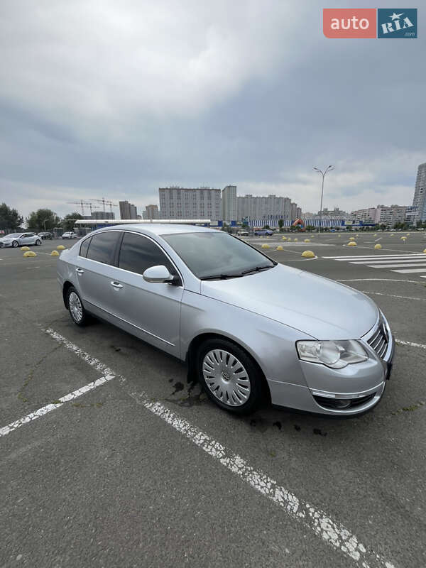 Седан Volkswagen Passat 2008 в Києві