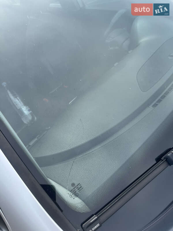 Седан Volkswagen Passat 2008 в Києві