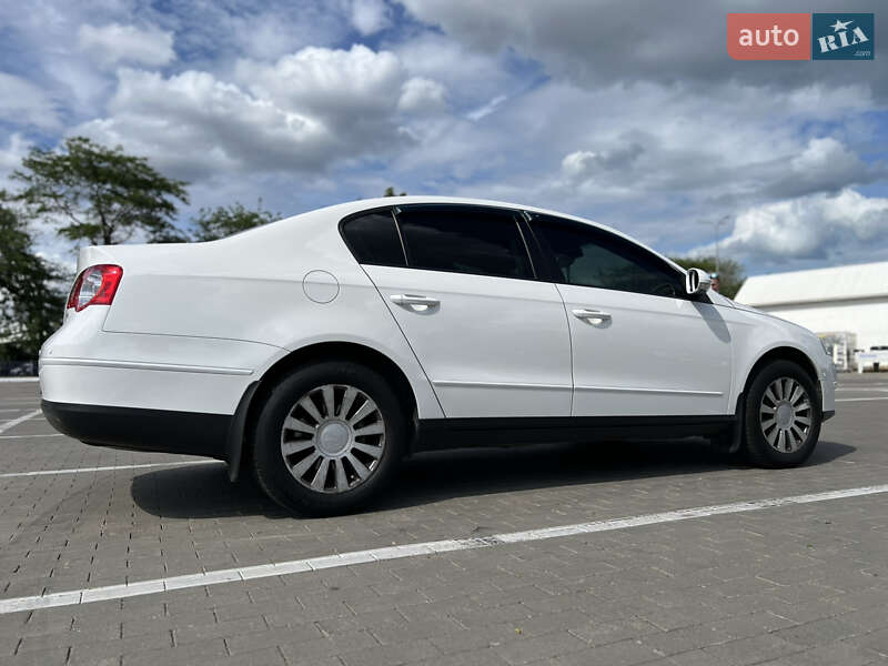 Седан Volkswagen Passat 2010 в Одессе