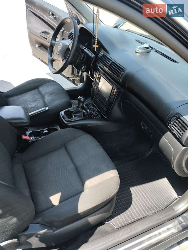 Универсал Volkswagen Passat 2002 в Самборе