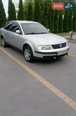 Седан Volkswagen Passat 2000 в Івано-Франківську