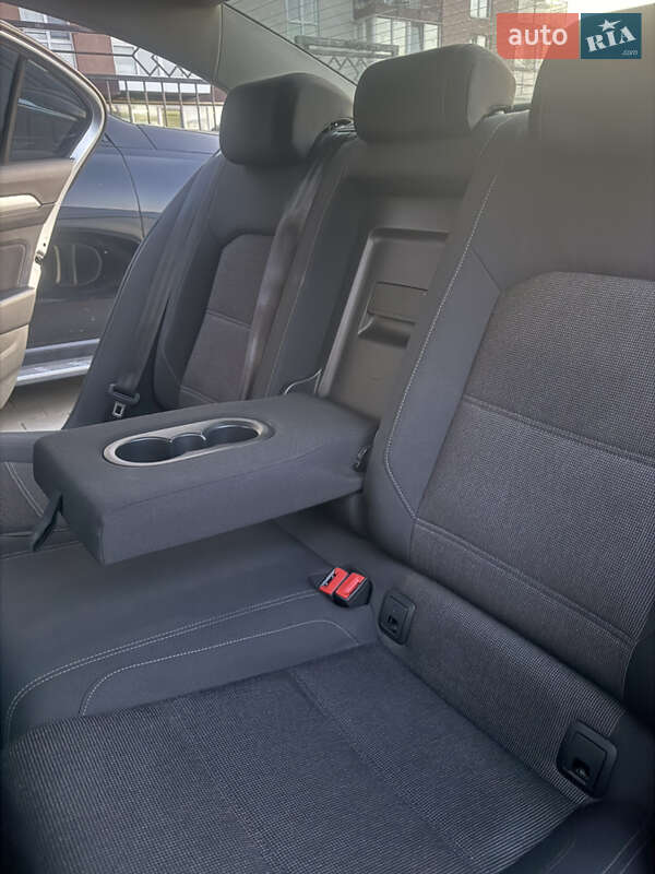 Седан Volkswagen Passat 2016 в Житомире