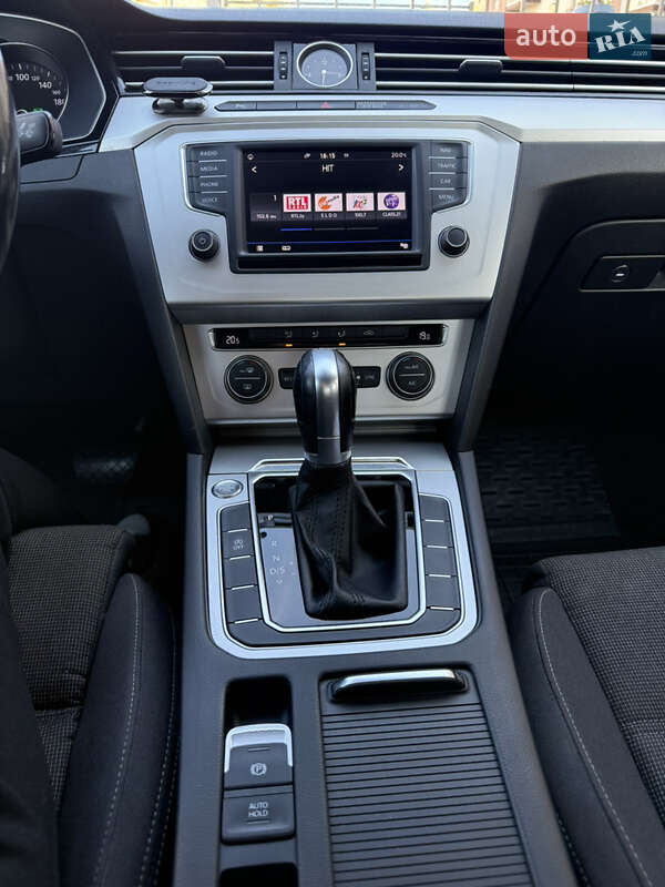 Седан Volkswagen Passat 2016 в Житомире