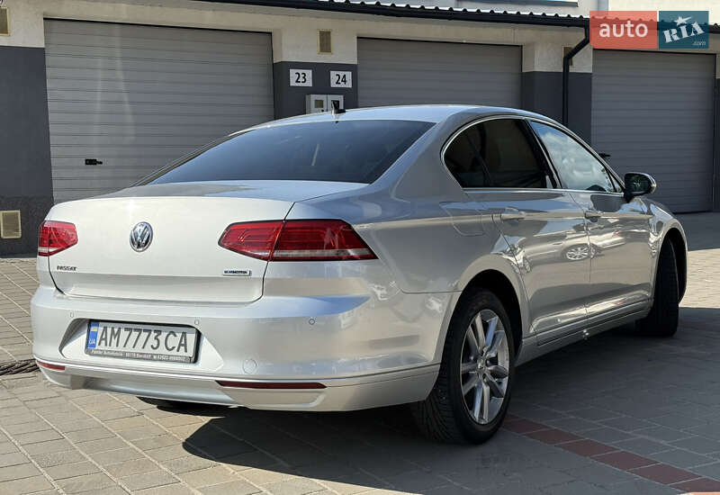 Седан Volkswagen Passat 2016 в Житомире