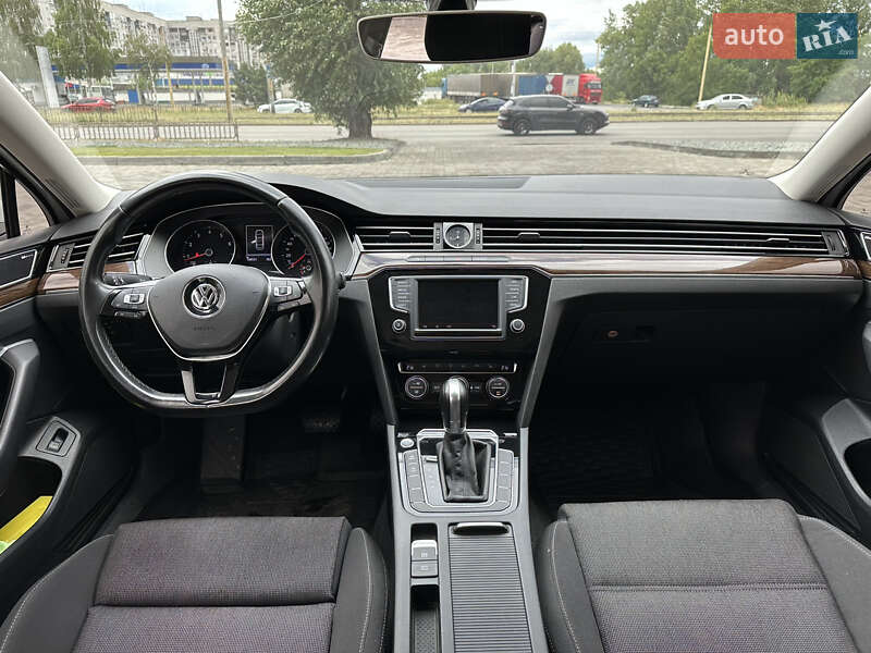 Седан Volkswagen Passat 2015 в Дніпрі