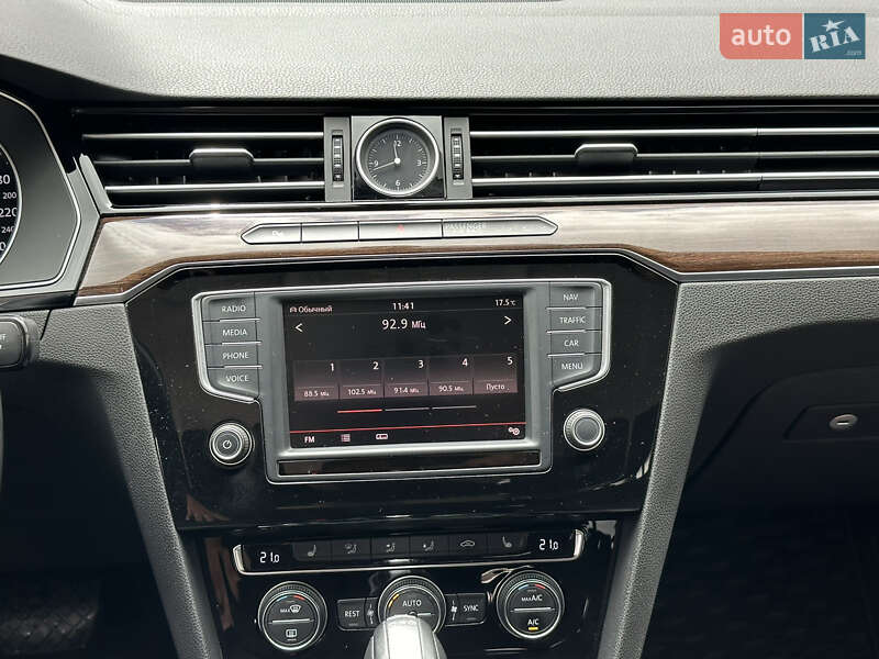 Седан Volkswagen Passat 2015 в Дніпрі
