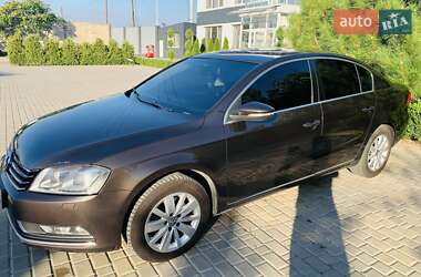 Седан Volkswagen Passat 2013 в Одесі