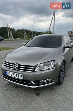 Седан Volkswagen Passat 2012 в Львове