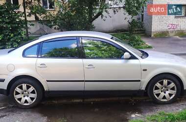 Седан Volkswagen Passat 1999 в Києві