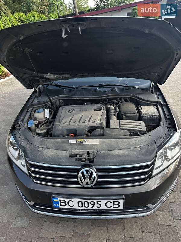 Седан Volkswagen Passat 2012 в Львові