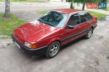 Седан Volkswagen Passat 1990 в Олевську