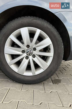 Седан Volkswagen Passat 2014 в Черновцах