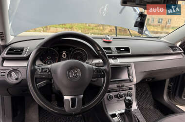 Седан Volkswagen Passat 2014 в Черновцах