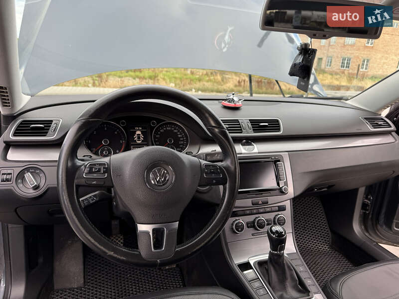 Седан Volkswagen Passat 2014 в Черновцах