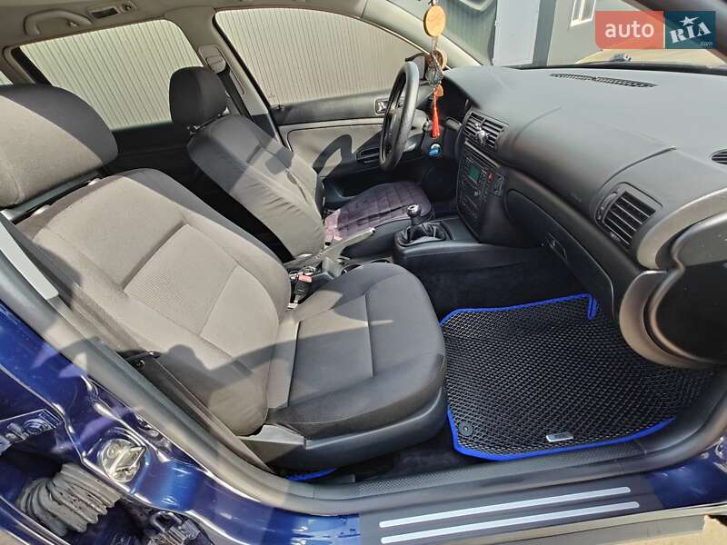 Універсал Volkswagen Passat 2003 в Житомирі