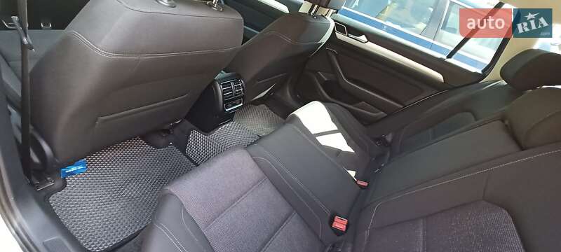 Універсал Volkswagen Passat 2015 в Львові