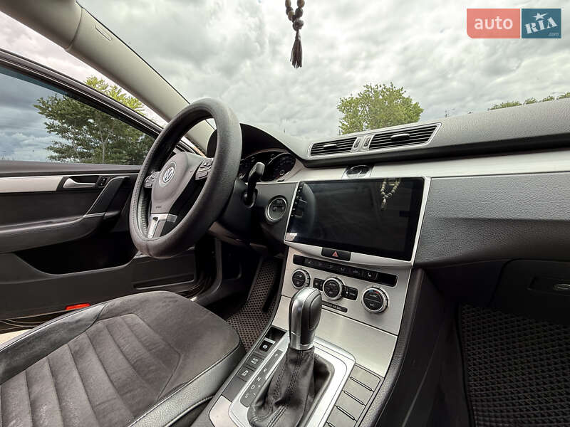 Седан Volkswagen Passat 2014 в Николаеве