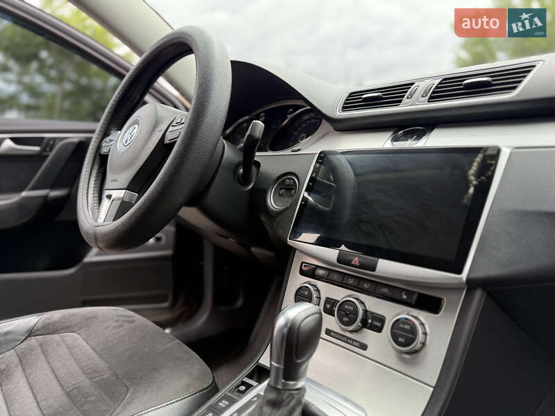 Седан Volkswagen Passat 2014 в Николаеве