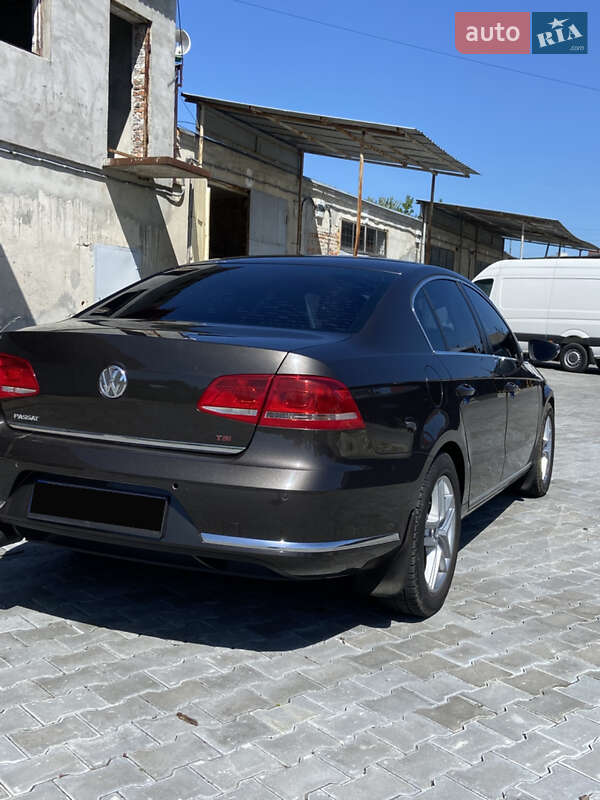 Седан Volkswagen Passat 2012 в Каменке-Бугской