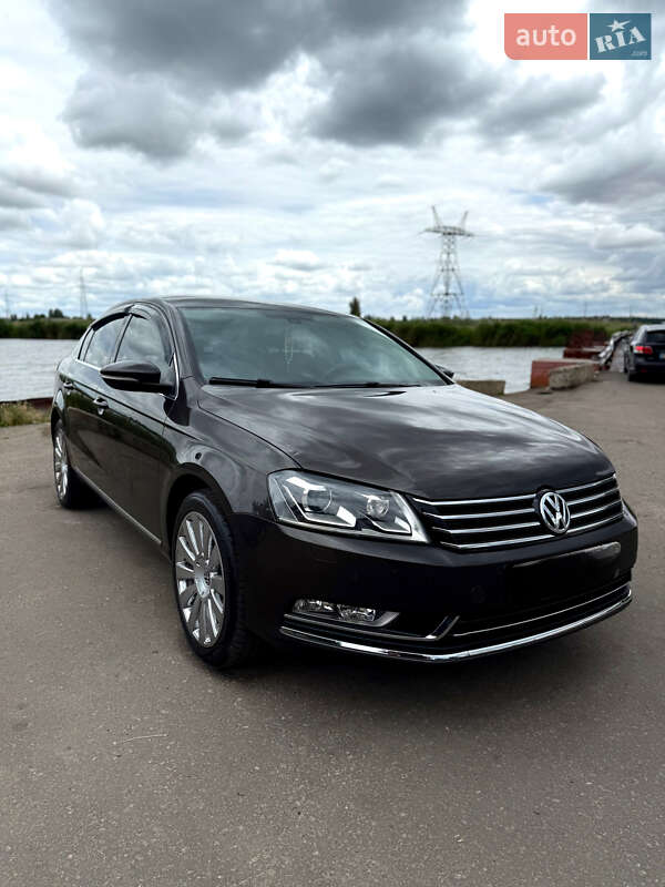 Седан Volkswagen Passat 2014 в Николаеве