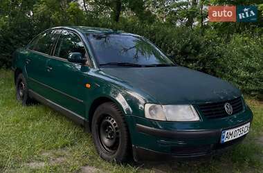 Седан Volkswagen Passat 1998 в Житомирі