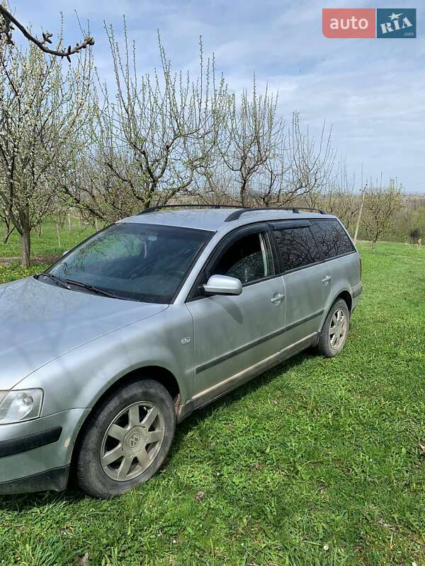 Універсал Volkswagen Passat 2000 в Чернівцях