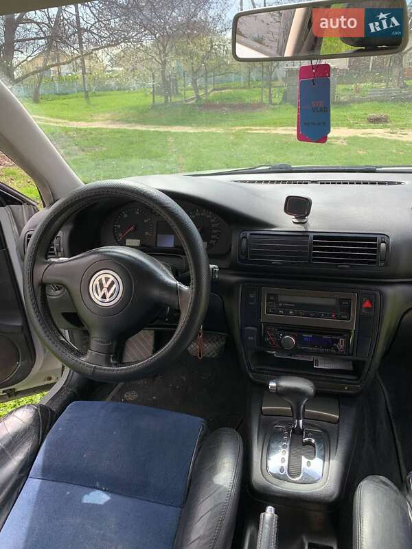 Універсал Volkswagen Passat 2000 в Чернівцях