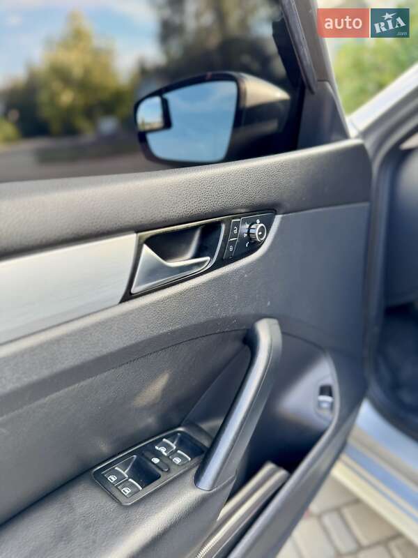 Седан Volkswagen Passat 2012 в Измаиле