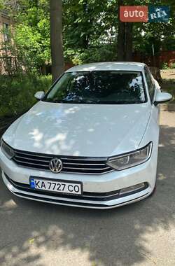 Седан Volkswagen Passat 2017 в Киеве