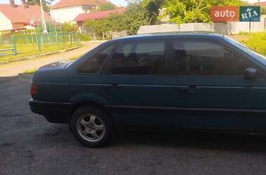 Седан Volkswagen Passat 1992 в Каменке-Бугской