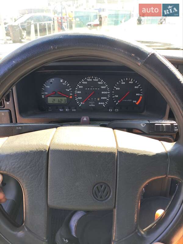 Седан Volkswagen Passat 1988 в Сарнах