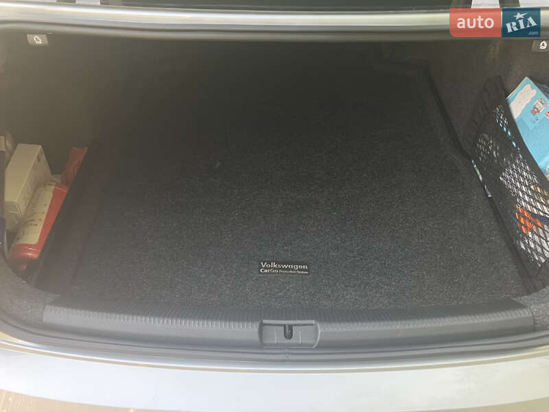 Седан Volkswagen Passat 2017 в Киеве