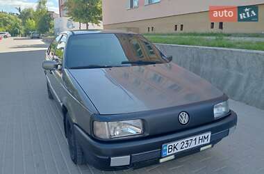 Седан Volkswagen Passat 1992 в Ровно