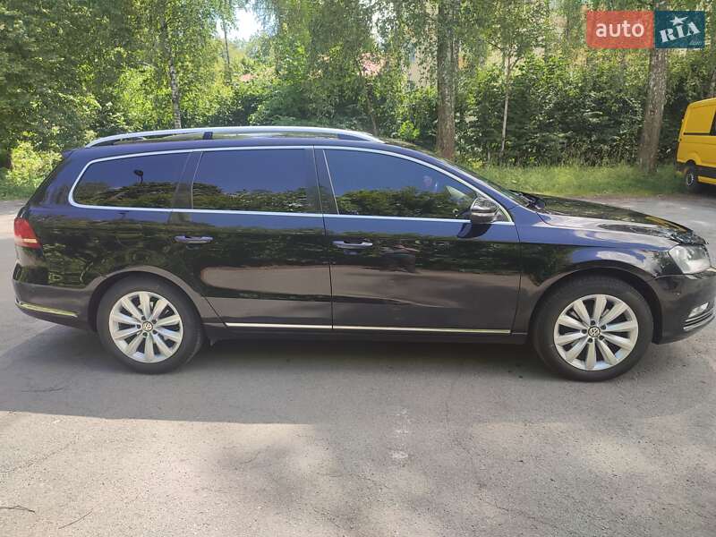 Універсал Volkswagen Passat 2011 в Звягелі