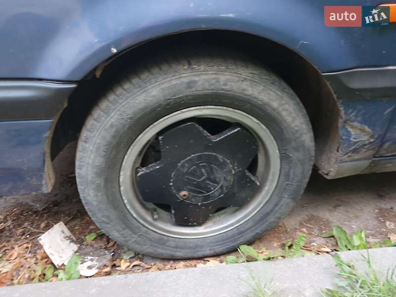 Седан Volkswagen Passat 1994 в Бродах