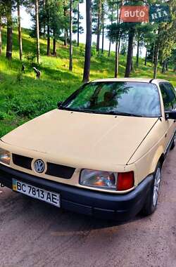 Универсал Volkswagen Passat 1990 в Тростянце