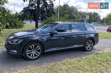 Универсал Volkswagen Passat 2017 в Киеве