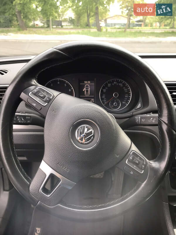 Седан Volkswagen Passat 2014 в Чернігові
