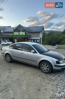 Седан Volkswagen Passat 2000 в Яремче