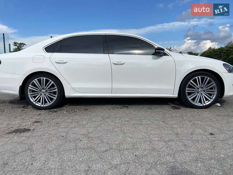 Седан Volkswagen Passat 2015 в Олександрії
