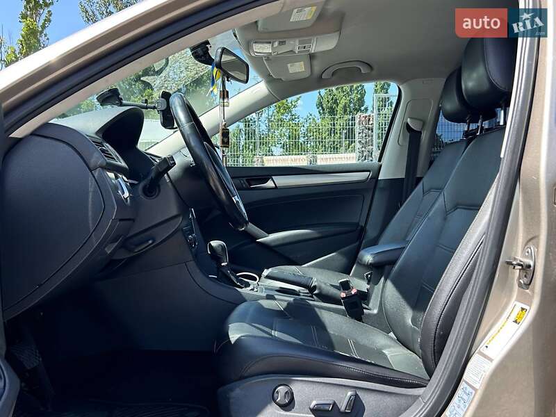 Седан Volkswagen Passat 2014 в Одессе