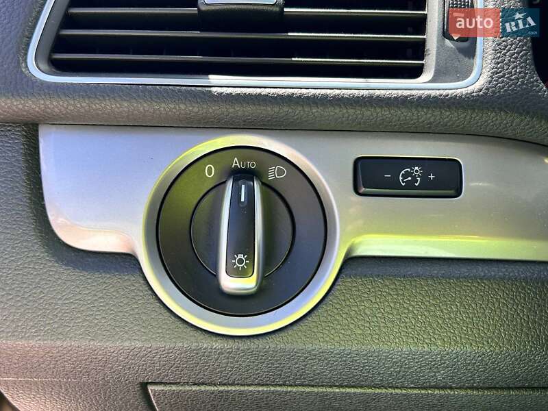 Седан Volkswagen Passat 2014 в Одессе