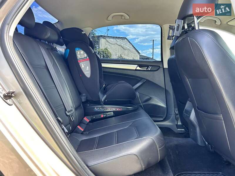 Седан Volkswagen Passat 2014 в Одессе